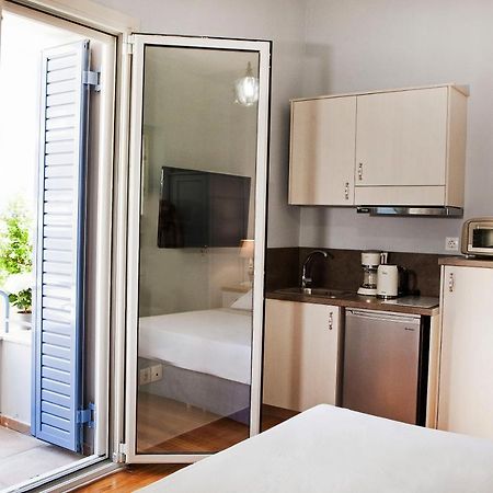 Lovely 1St Fl. Apt, With Balcony In Pagrati Atena Exterior foto