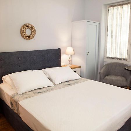 Lovely 1St Fl. Apt, With Balcony In Pagrati Atena Exterior foto