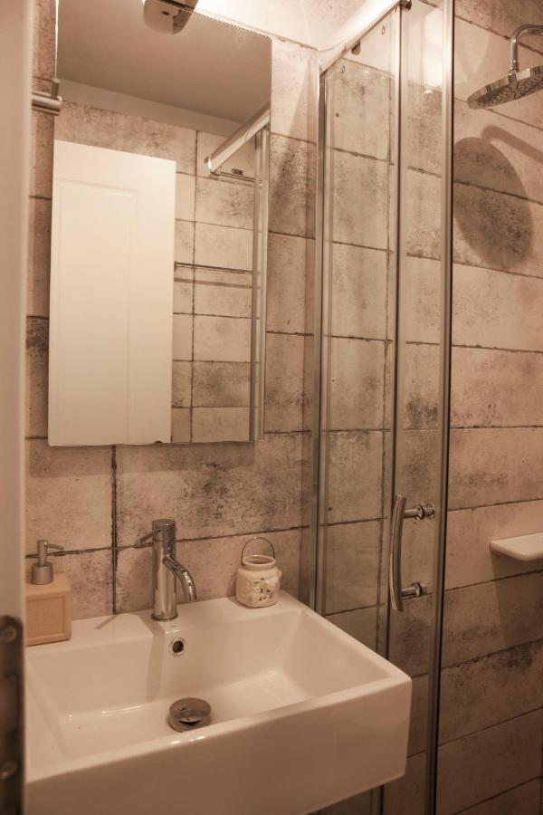 Lovely 1St Fl. Apt, With Balcony In Pagrati Atena Exterior foto